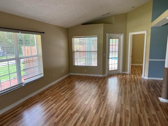 For Rent: $3,800 (3 beds, 2 baths, 1250 Square Feet)