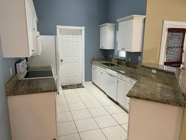 For Rent: $3,800 (3 beds, 2 baths, 1250 Square Feet)