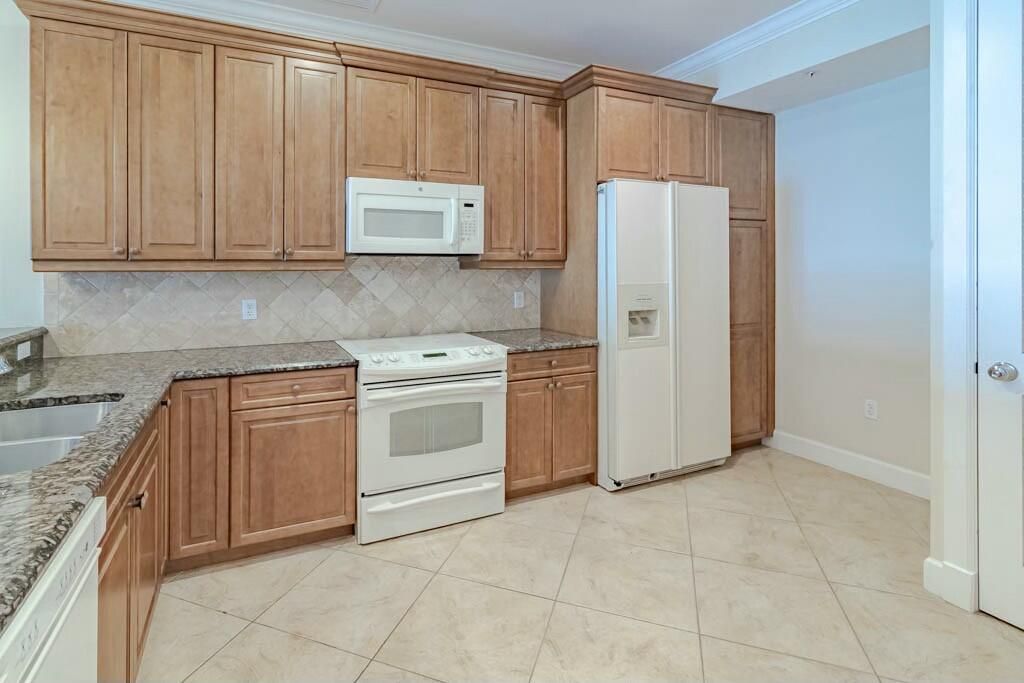 For Rent: $2,950 (2 beds, 2 baths, 1276 Square Feet)