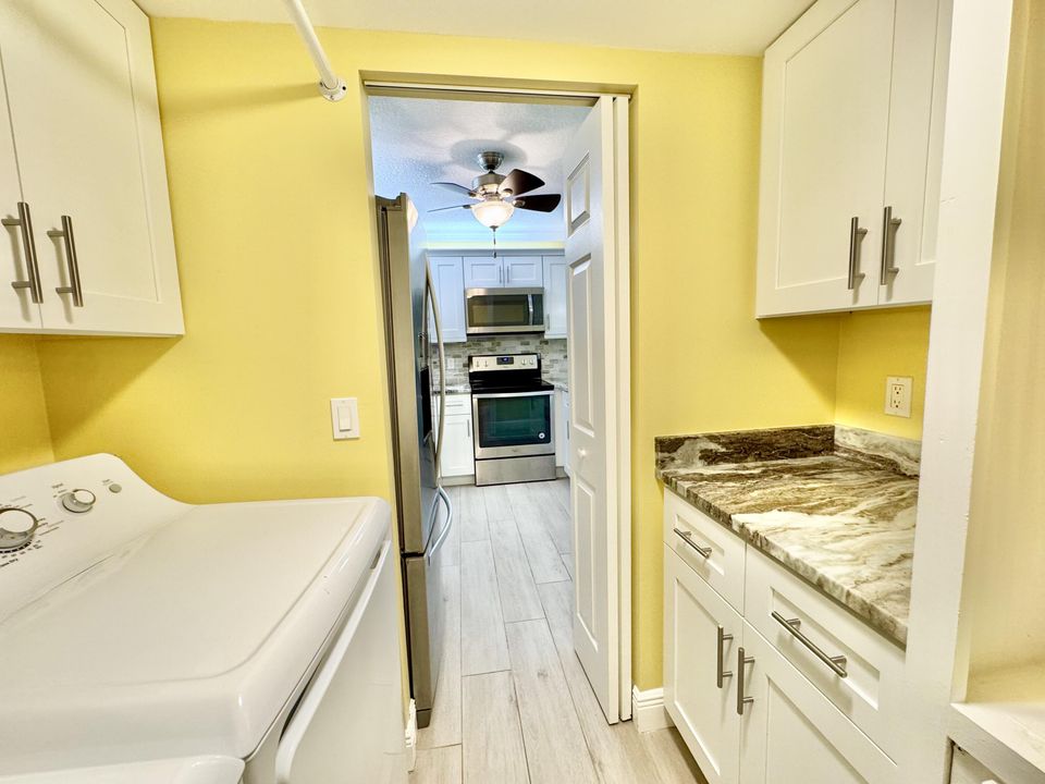 Active With Contract: $2,000 (2 beds, 2 baths, 924 Square Feet)