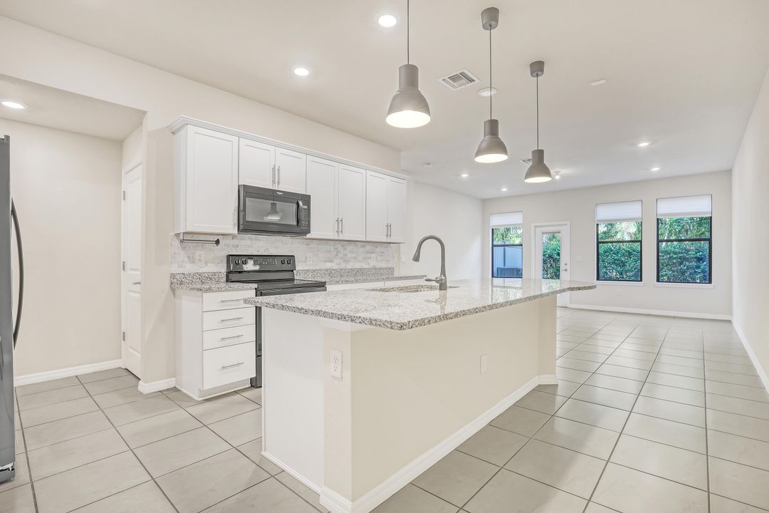 For Sale: $425,000 (3 beds, 2 baths, 1612 Square Feet)