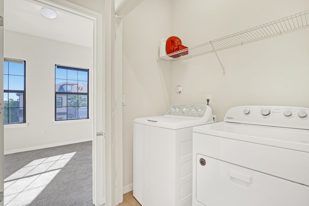 For Sale: $425,000 (3 beds, 2 baths, 1612 Square Feet)