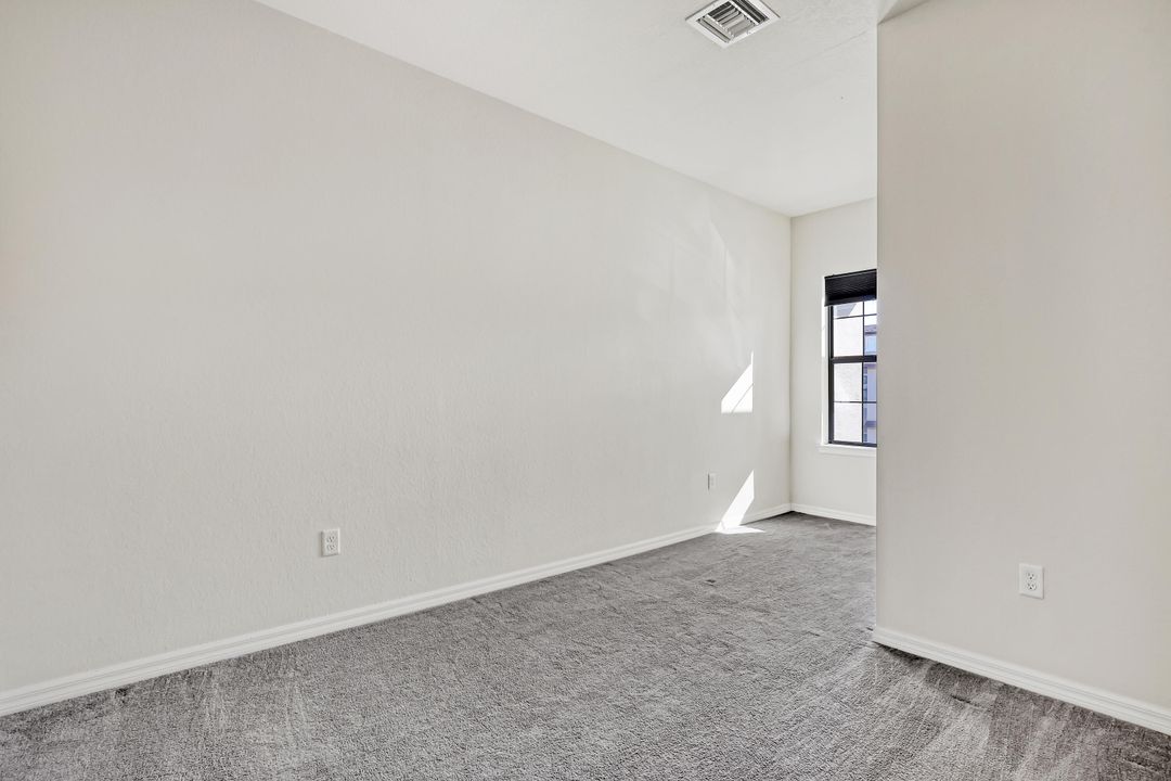 For Sale: $425,000 (3 beds, 2 baths, 1612 Square Feet)