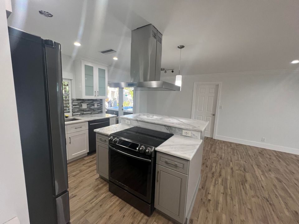 For Rent: $4,500 (3 beds, 2 baths, 1118 Square Feet)