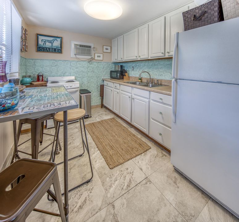 For Sale: $569,900 (4 beds, 2 baths, 1339 Square Feet)