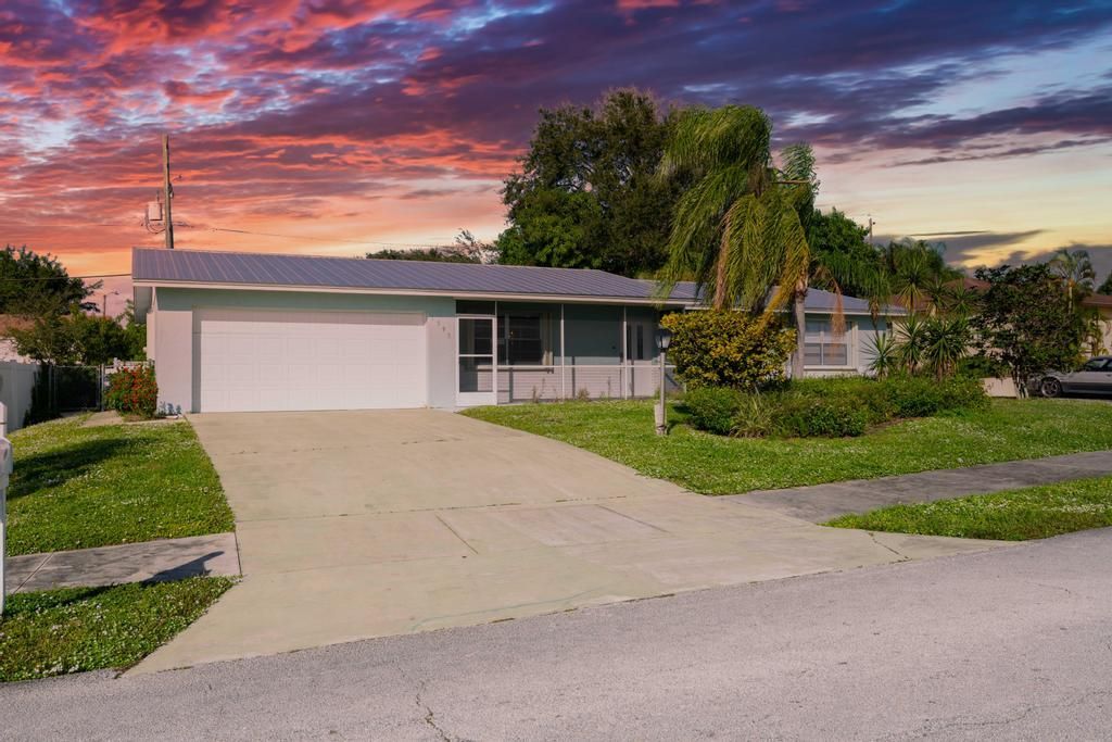 For Sale: $599,000 (3 beds, 2 baths, 1422 Square Feet)