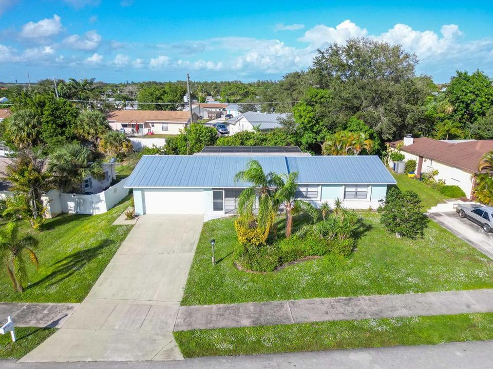 For Sale: $599,000 (3 beds, 2 baths, 1422 Square Feet)