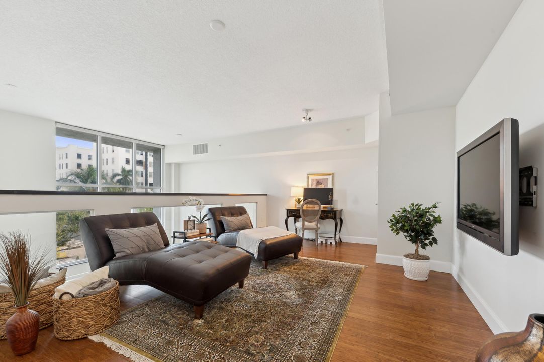 For Sale: $799,000 (2 beds, 2 baths, 1974 Square Feet)