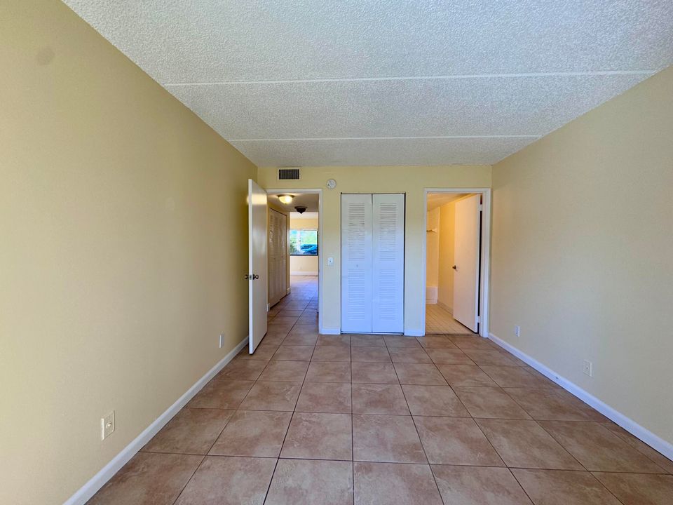 For Rent: $1,900 (2 beds, 2 baths, 921 Square Feet)