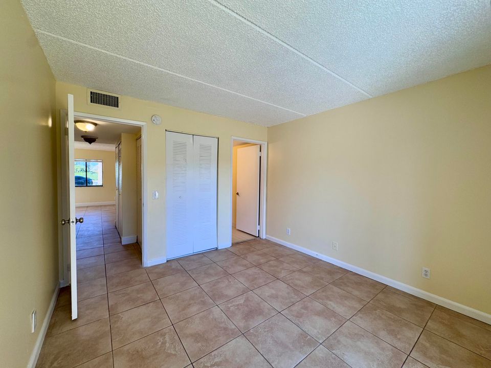 For Rent: $1,900 (2 beds, 2 baths, 921 Square Feet)