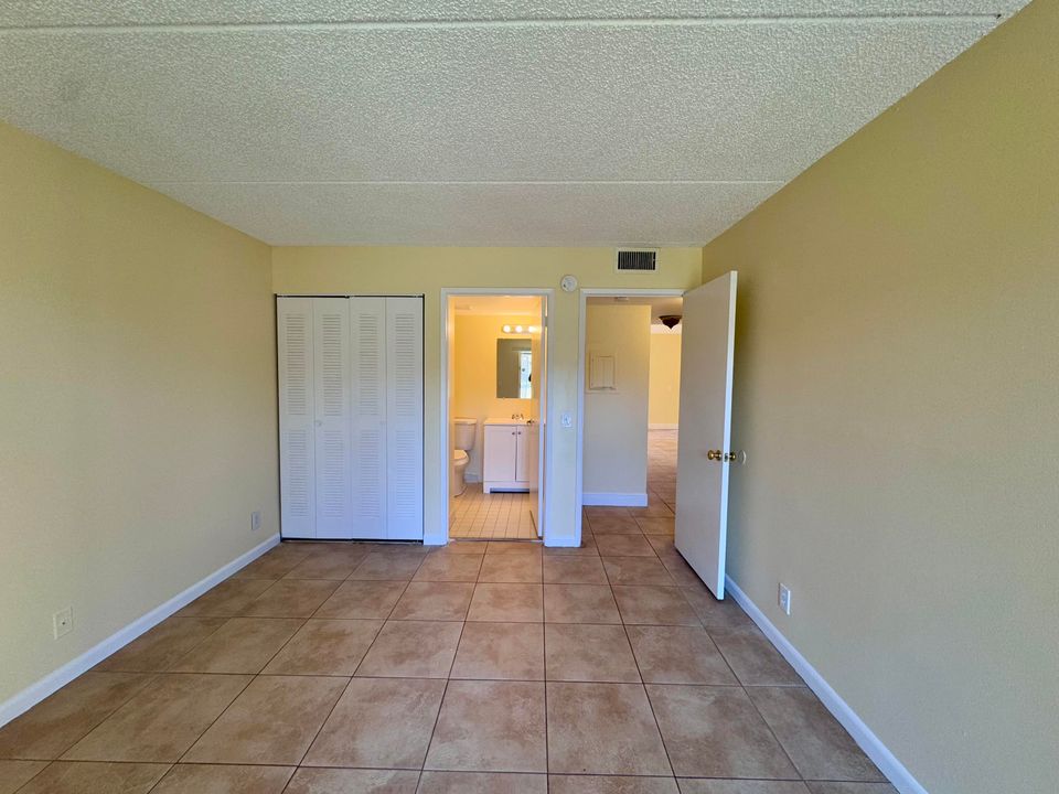 For Rent: $1,900 (2 beds, 2 baths, 921 Square Feet)