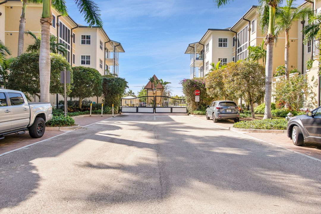 For Sale: $899,000 (3 beds, 2 baths, 2371 Square Feet)