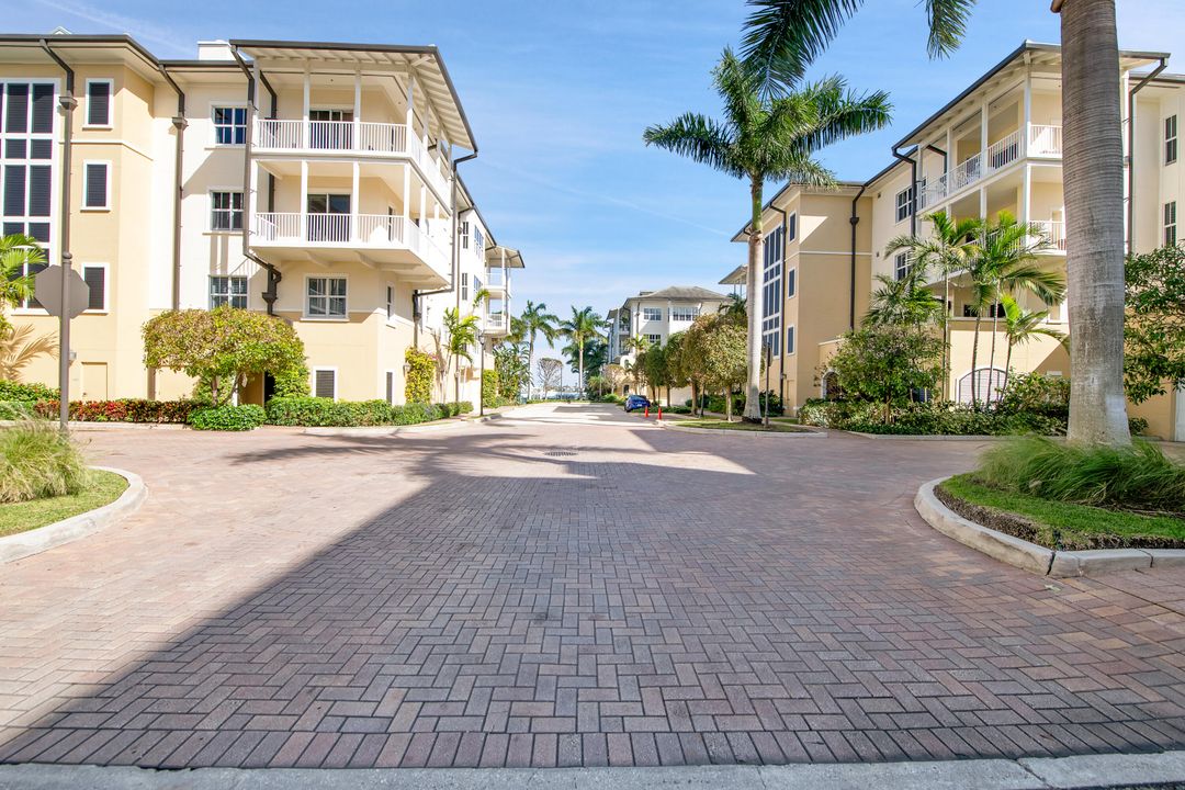 For Sale: $899,000 (3 beds, 2 baths, 2371 Square Feet)