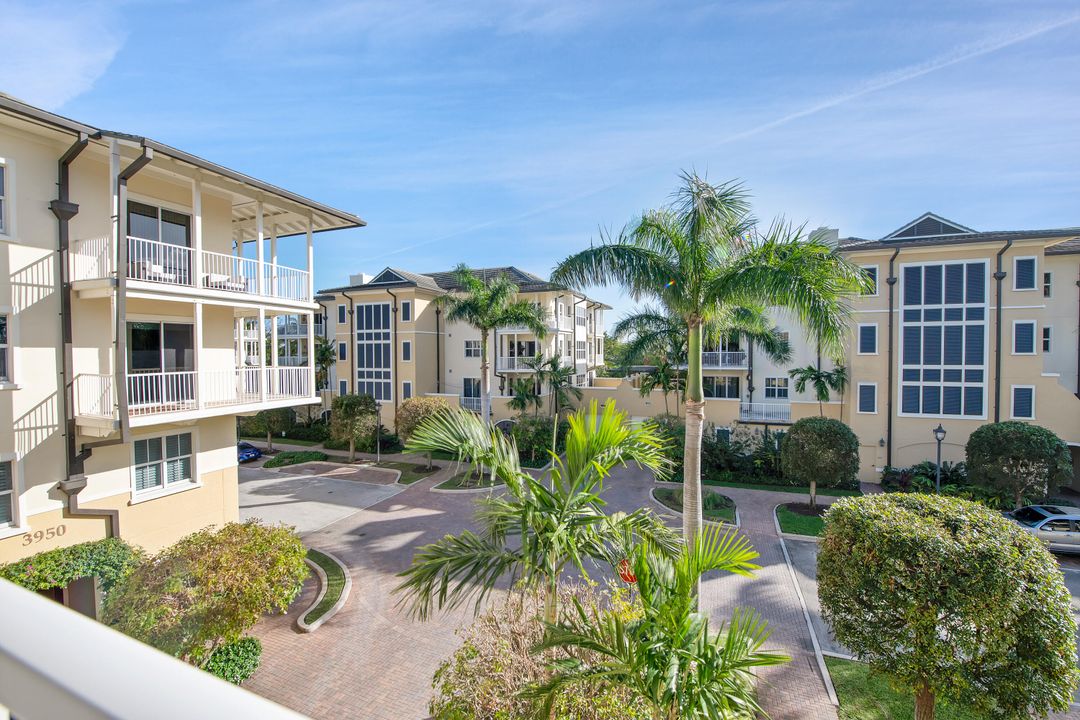 For Sale: $899,000 (3 beds, 2 baths, 2371 Square Feet)