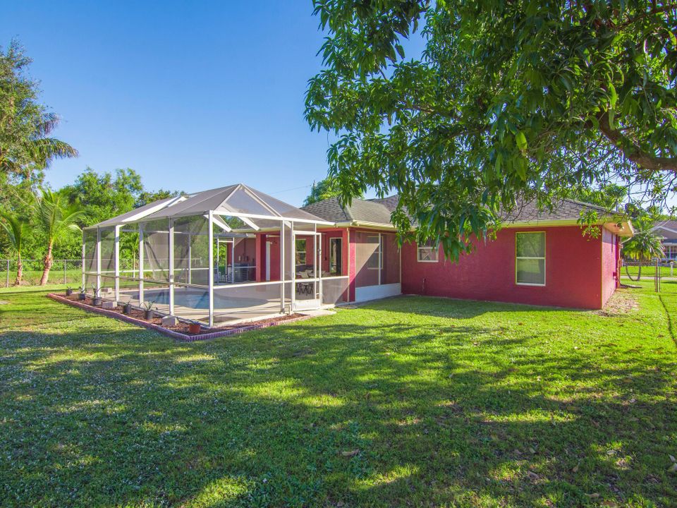 For Sale: $449,000 (3 beds, 2 baths, 1413 Square Feet)