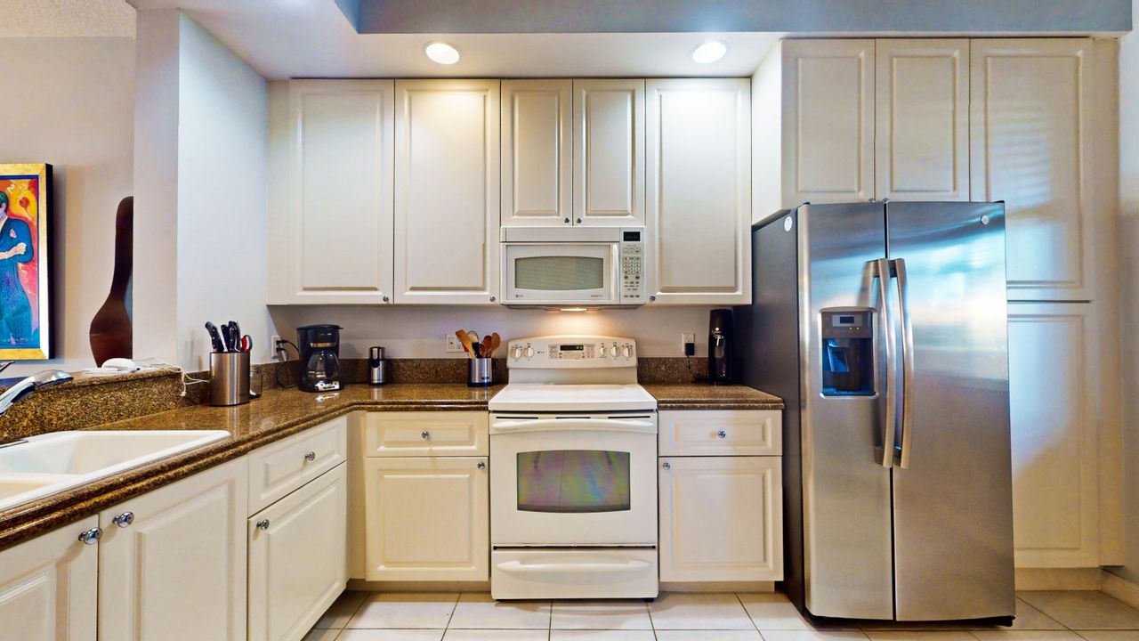 For Sale: $450,000 (2 beds, 2 baths, 1989 Square Feet)