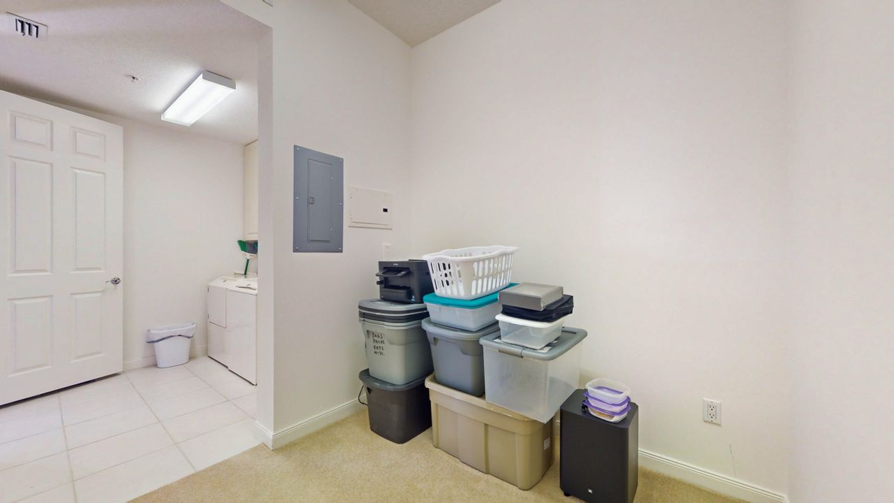 For Sale: $450,000 (2 beds, 2 baths, 1989 Square Feet)