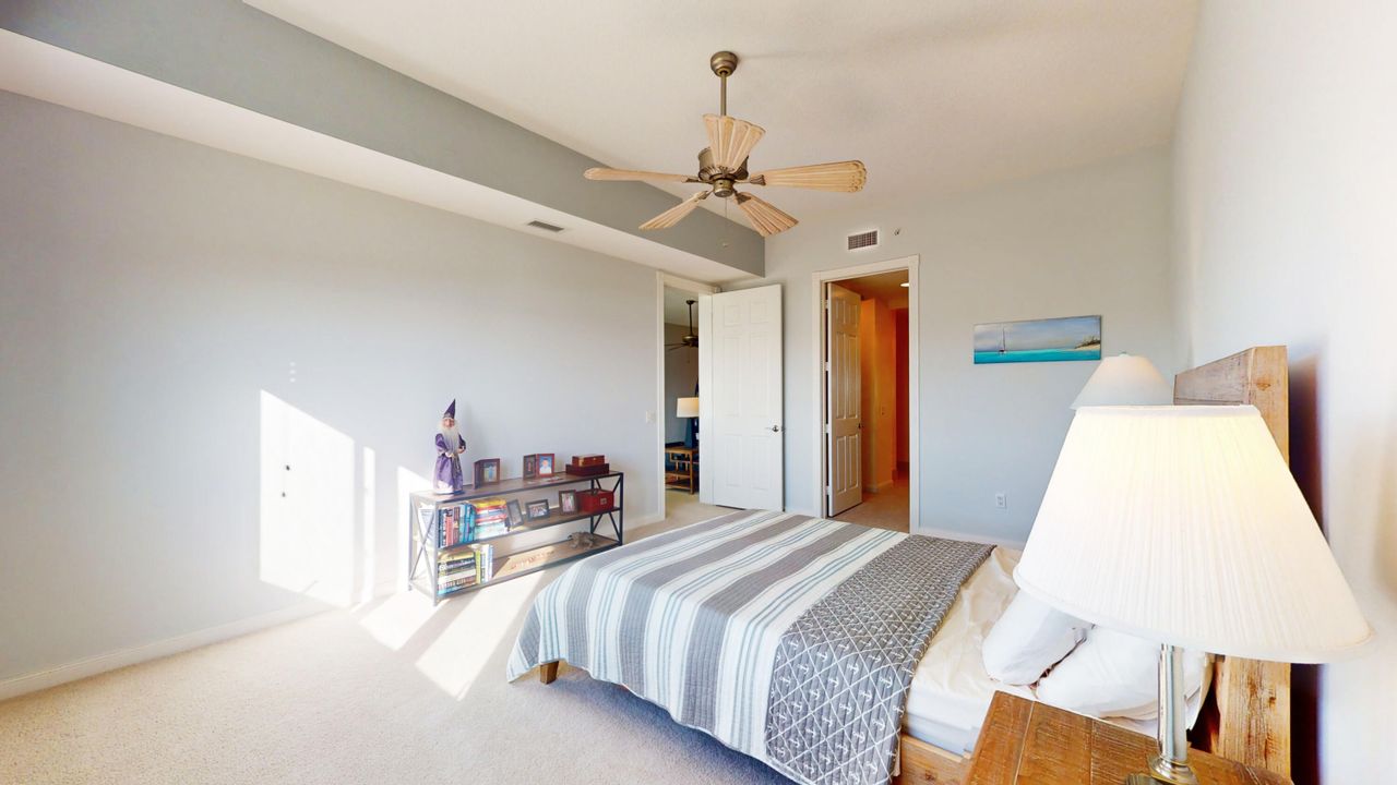 For Sale: $450,000 (2 beds, 2 baths, 1989 Square Feet)