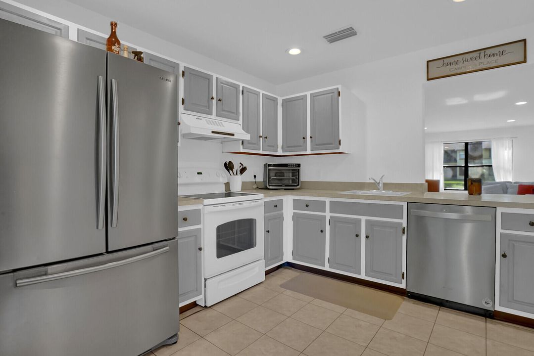 For Sale: $300,000 (3 beds, 2 baths, 1300 Square Feet)