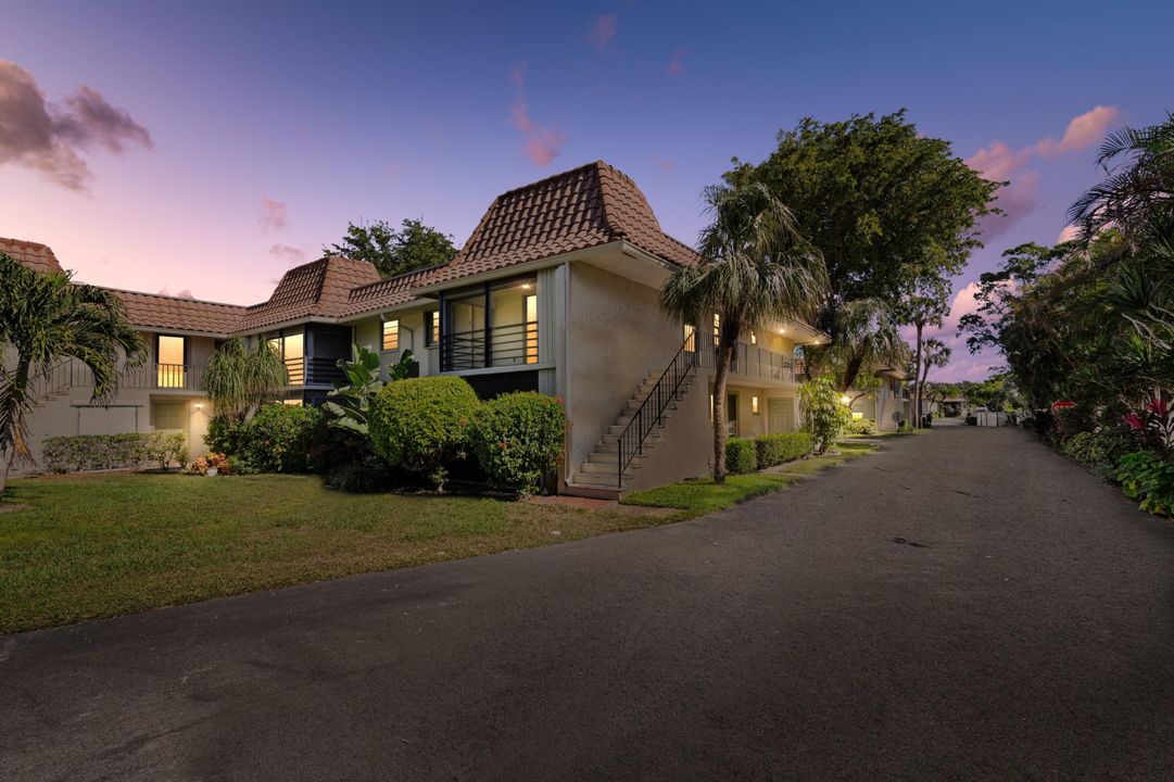 For Sale: $275,000 (3 beds, 2 baths, 1179 Square Feet)