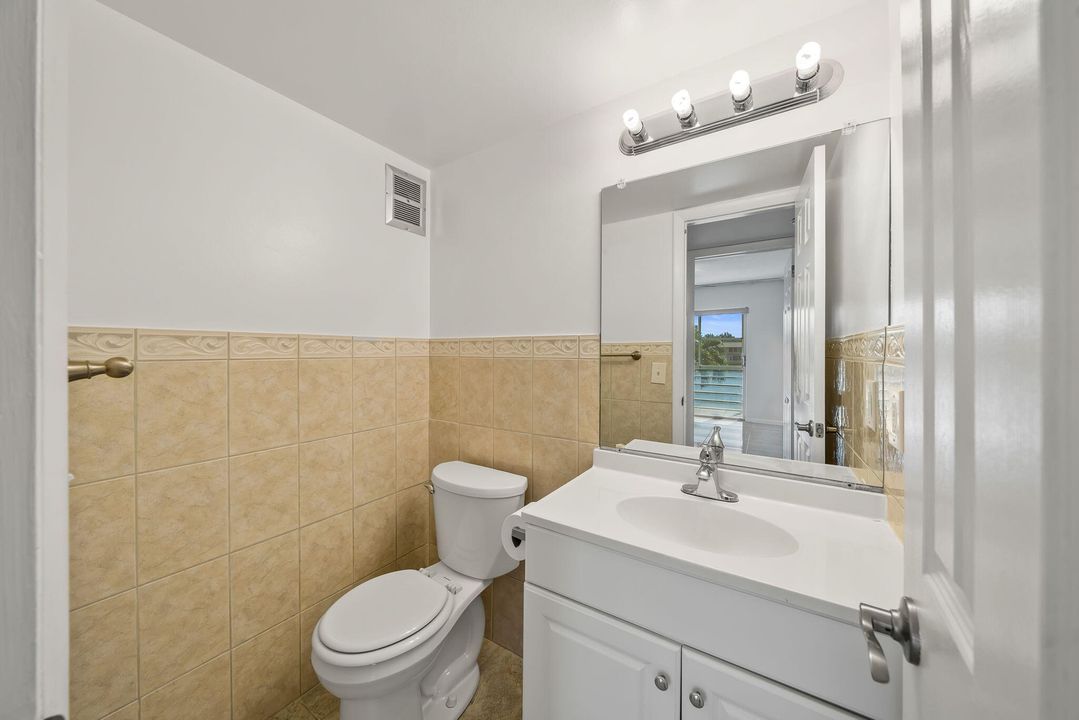 For Sale: $220,000 (2 beds, 1 baths, 798 Square Feet)