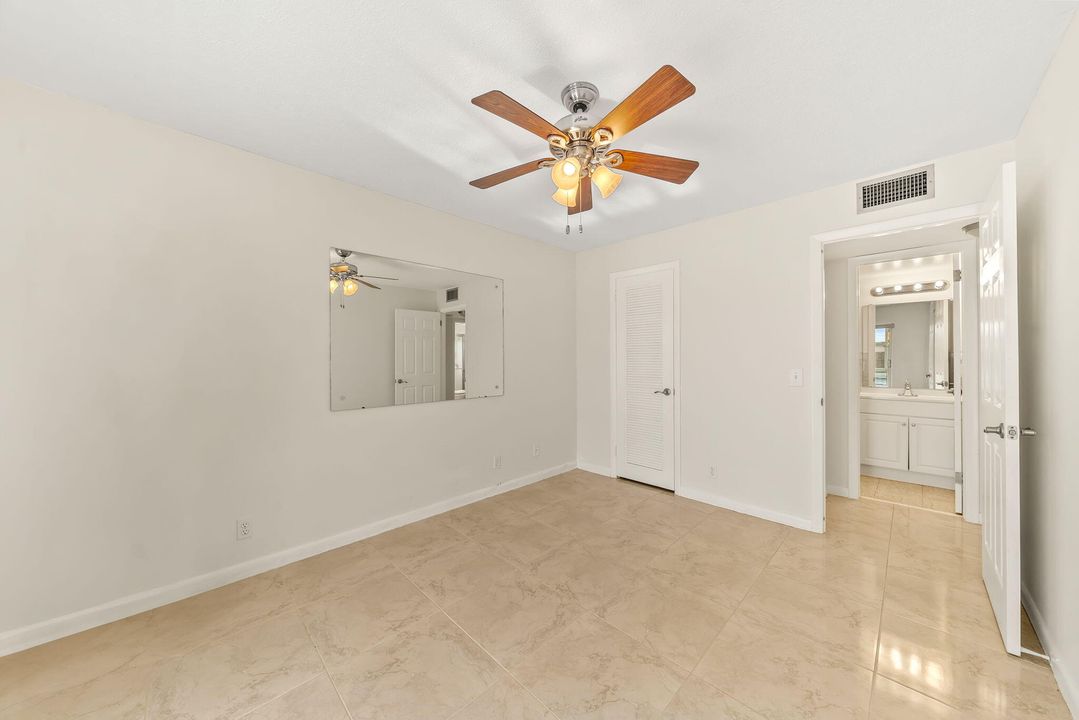 For Sale: $220,000 (2 beds, 1 baths, 798 Square Feet)