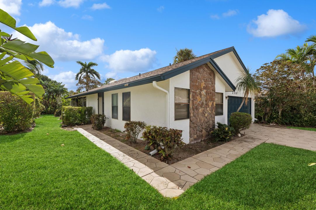 For Sale: $399,000 (2 beds, 2 baths, 1743 Square Feet)