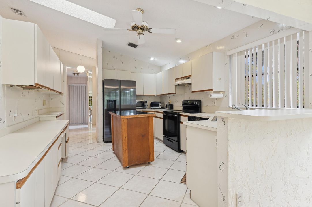 For Sale: $399,000 (2 beds, 2 baths, 1743 Square Feet)