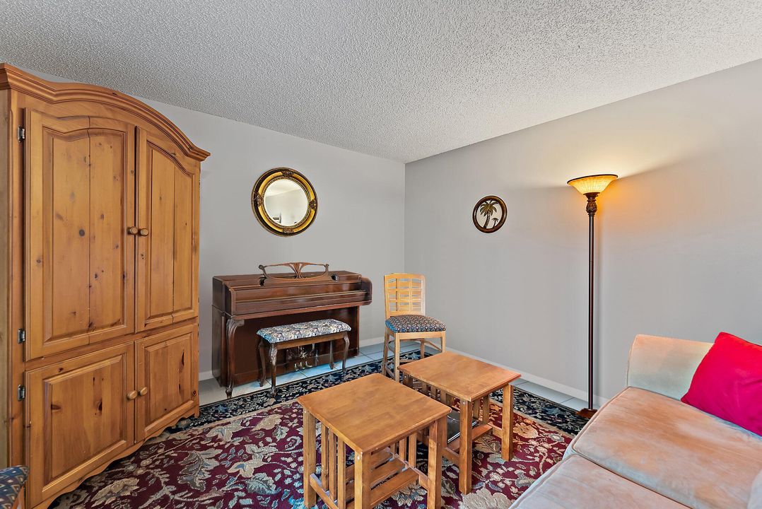 For Sale: $275,000 (2 beds, 2 baths, 1288 Square Feet)