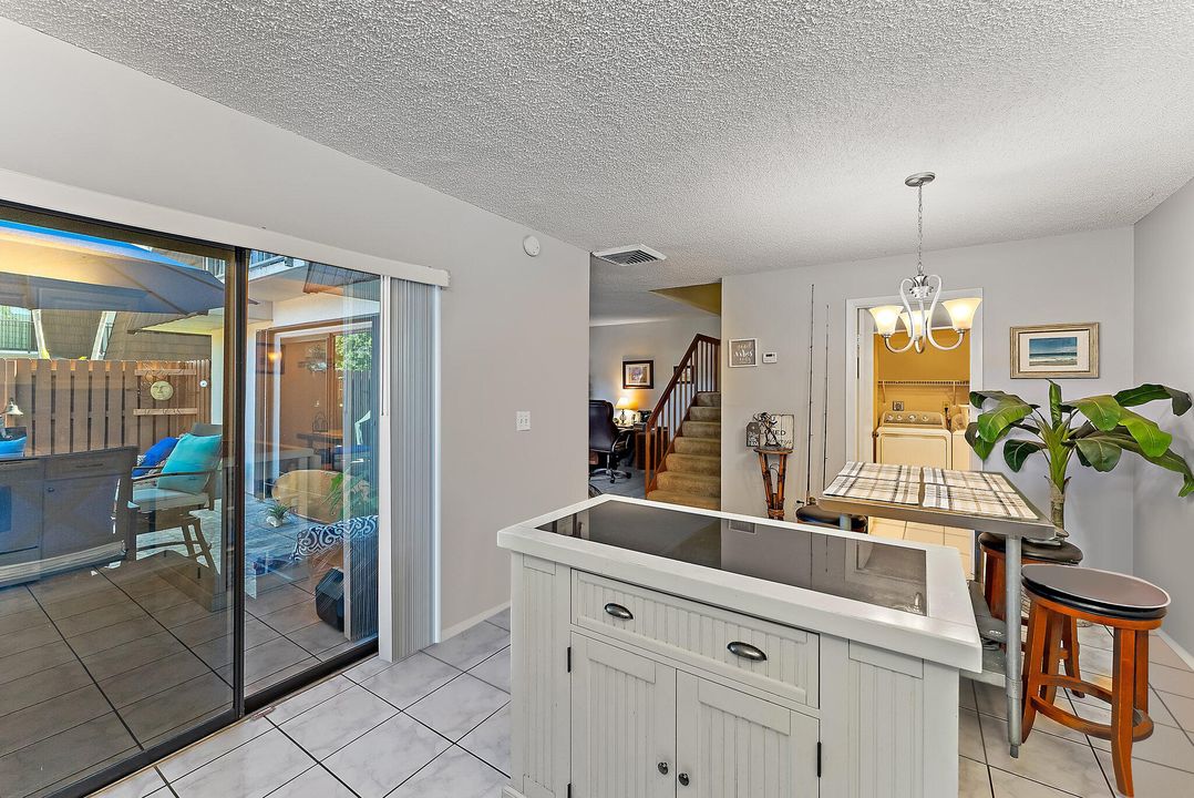 For Sale: $275,000 (2 beds, 2 baths, 1288 Square Feet)