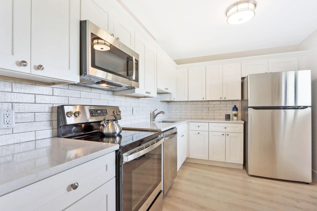 For Sale: $899,000 (2 beds, 2 baths, 1170 Square Feet)