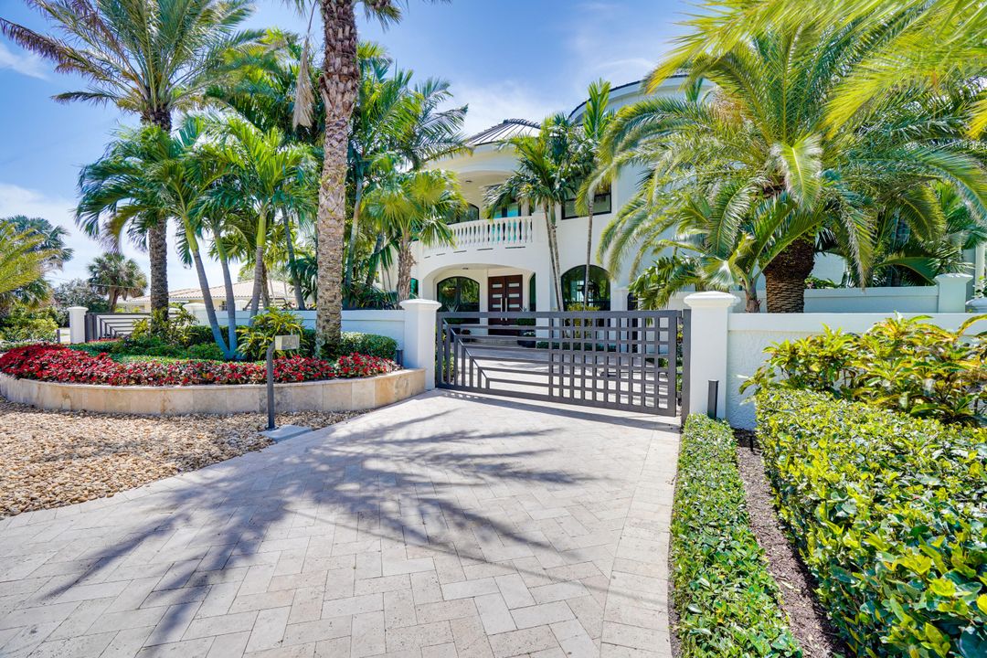 For Sale: $7,400,000 (4 beds, 5 baths, 6515 Square Feet)