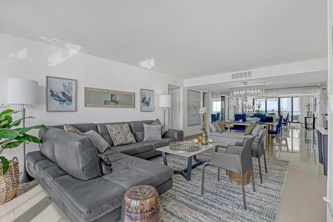 For Sale: $485,000 (2 beds, 2 baths, 1170 Square Feet)