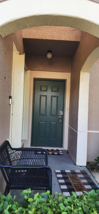 For Rent: $1,900 (2 beds, 2 baths, 1334 Square Feet)