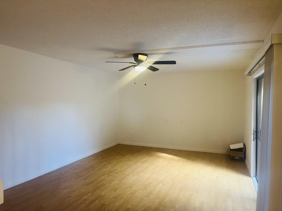 For Sale: $224,900 (2 beds, 2 baths, 1170 Square Feet)