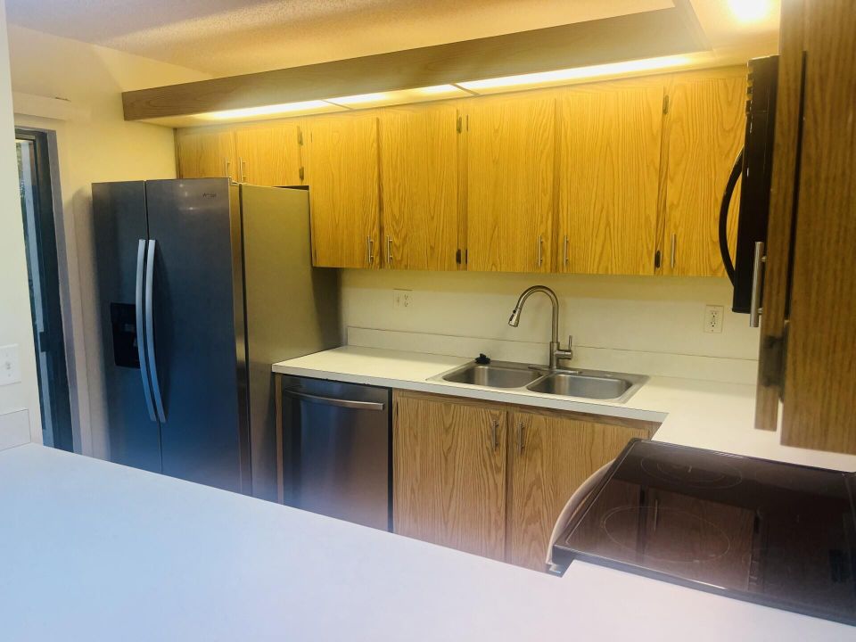 For Sale: $224,900 (2 beds, 2 baths, 1170 Square Feet)