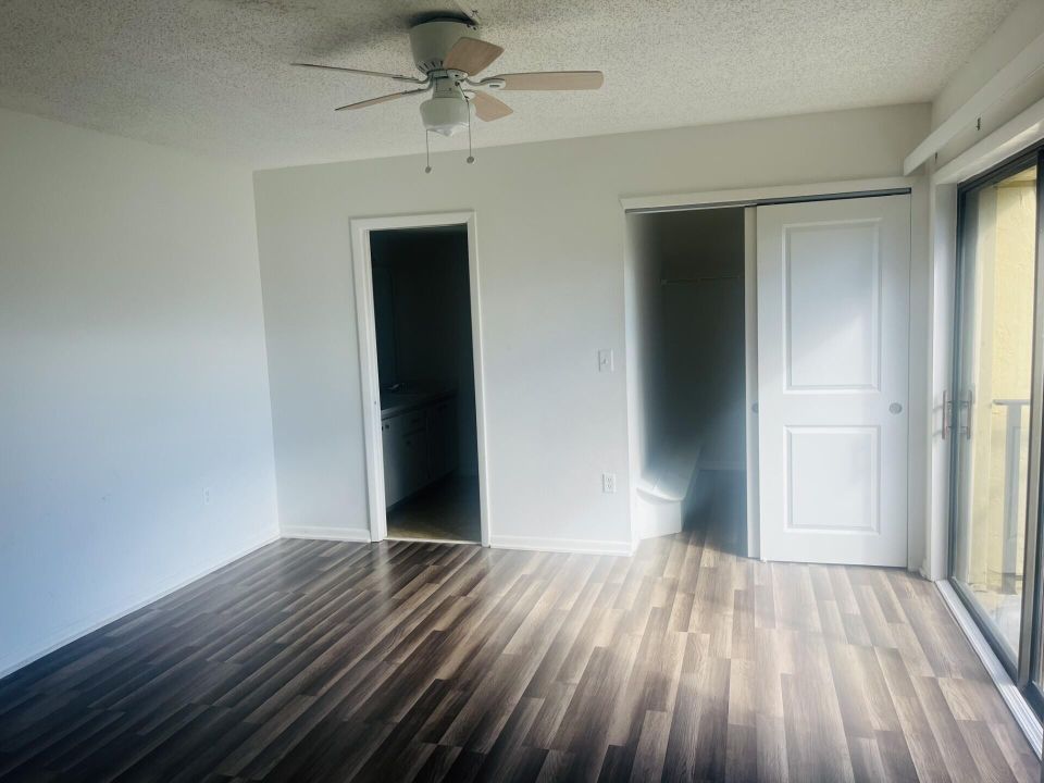 For Sale: $224,900 (2 beds, 2 baths, 1170 Square Feet)