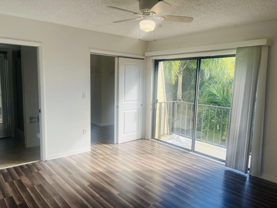 For Sale: $224,900 (2 beds, 2 baths, 1170 Square Feet)