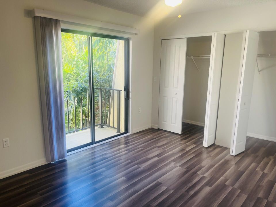 For Sale: $224,900 (2 beds, 2 baths, 1170 Square Feet)