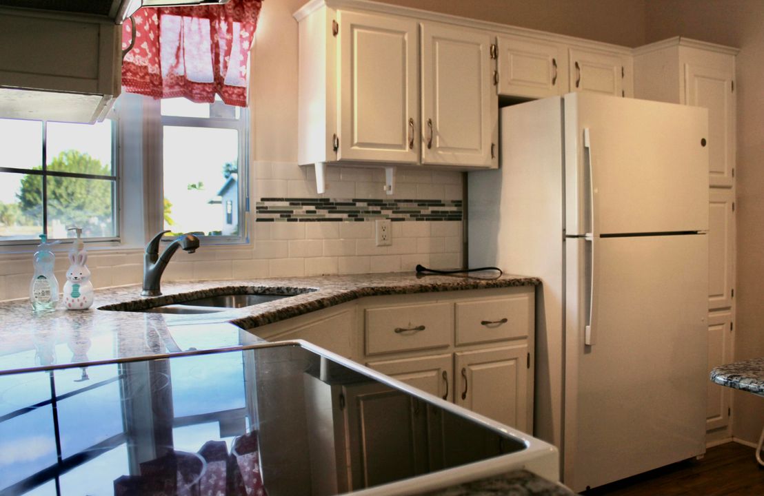 For Sale: $160,000 (2 beds, 2 baths, 826 Square Feet)