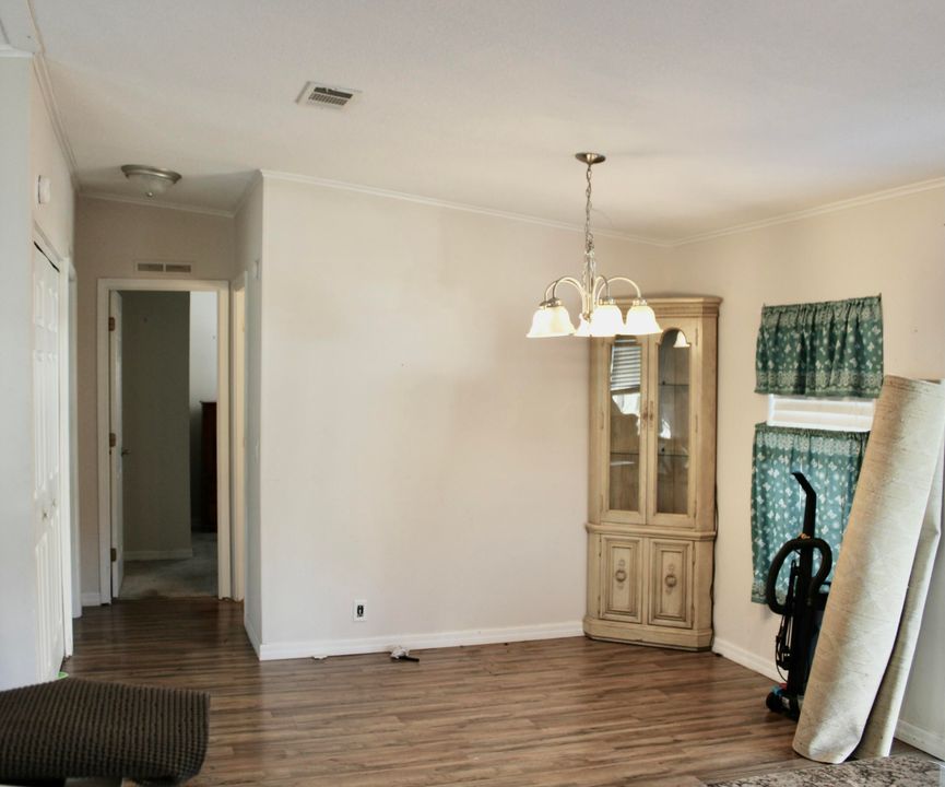 For Sale: $160,000 (2 beds, 2 baths, 826 Square Feet)