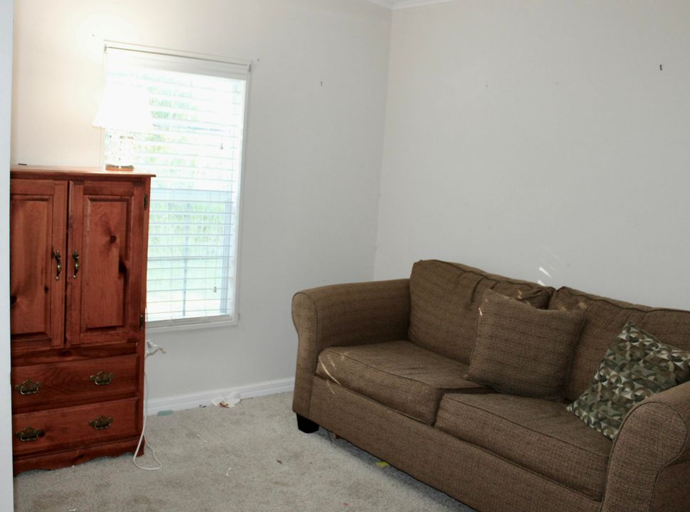 For Sale: $160,000 (2 beds, 2 baths, 826 Square Feet)