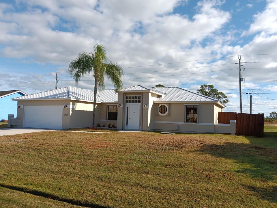 For Sale: $399,999 (3 beds, 2 baths, 1358 Square Feet)