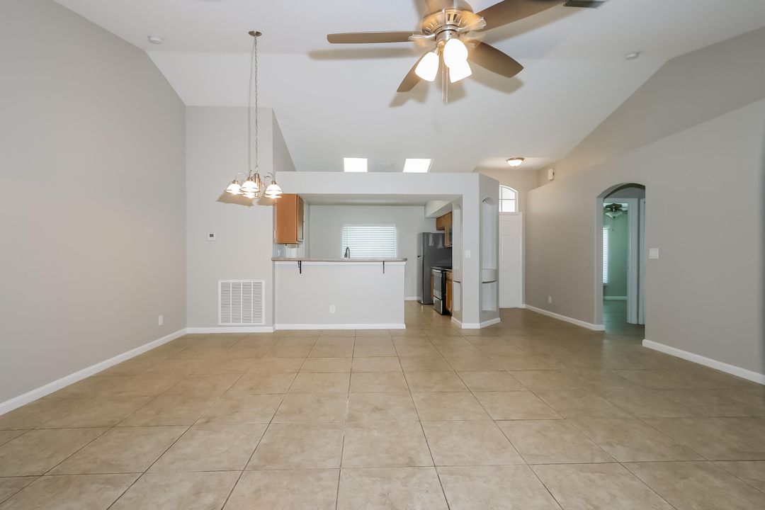 For Rent: $2,385 (3 beds, 2 baths, 1396 Square Feet)