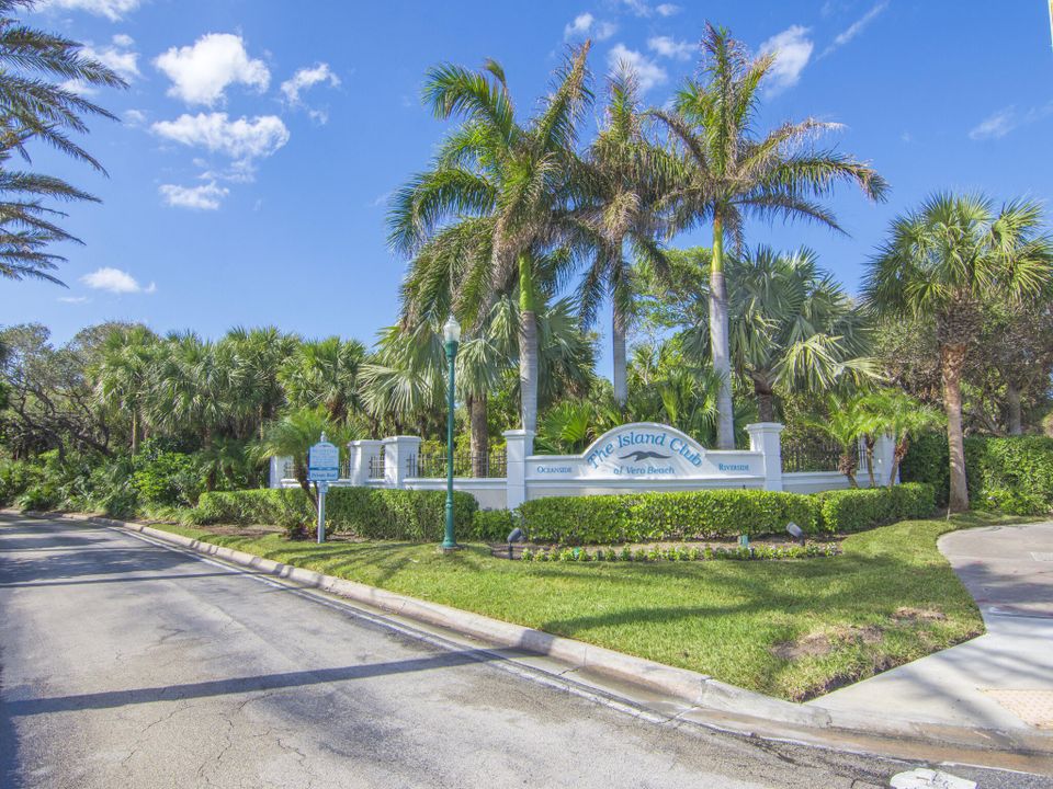 For Sale: $750,000 (3 beds, 2 baths, 2261 Square Feet)