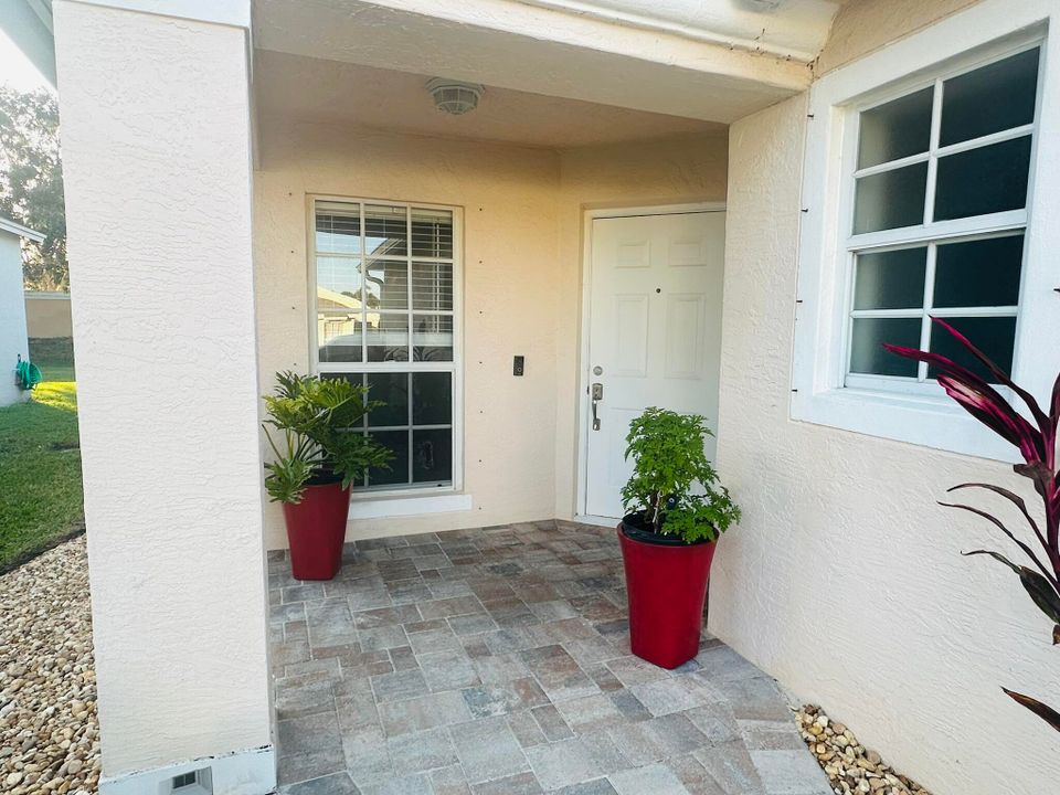 For Rent: $2,300 (2 beds, 2 baths, 1330 Square Feet)