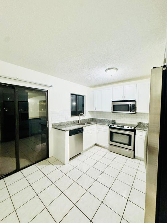 For Rent: $1,950 (2 beds, 2 baths, 1061 Square Feet)