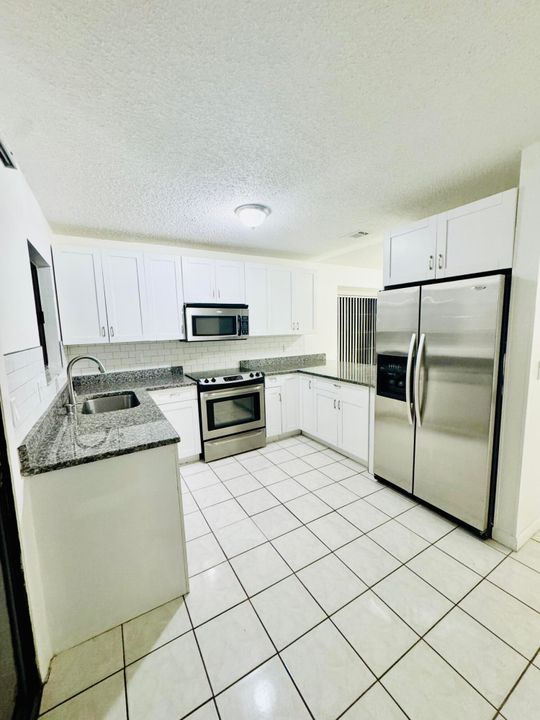 For Rent: $1,950 (2 beds, 2 baths, 1061 Square Feet)