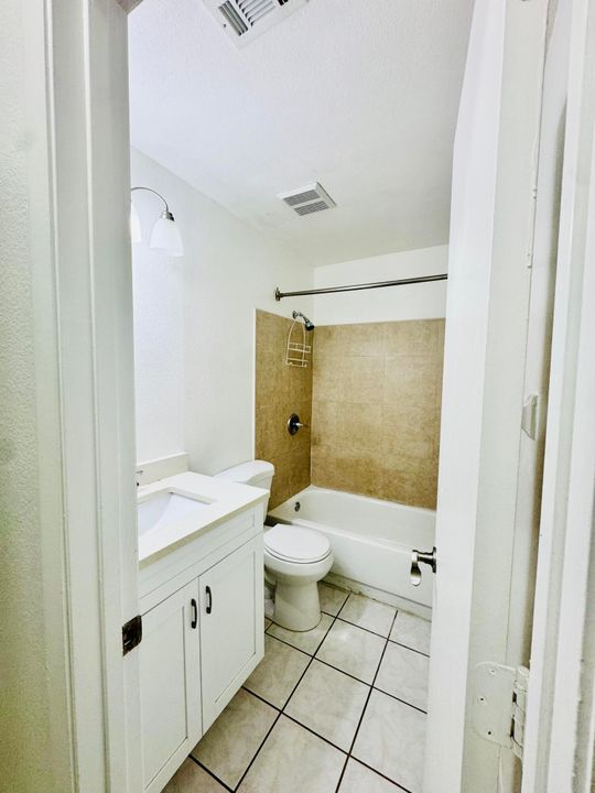 For Rent: $1,950 (2 beds, 2 baths, 1061 Square Feet)