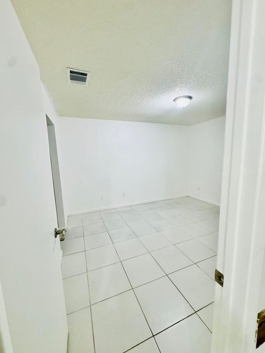 For Rent: $1,950 (2 beds, 2 baths, 1061 Square Feet)